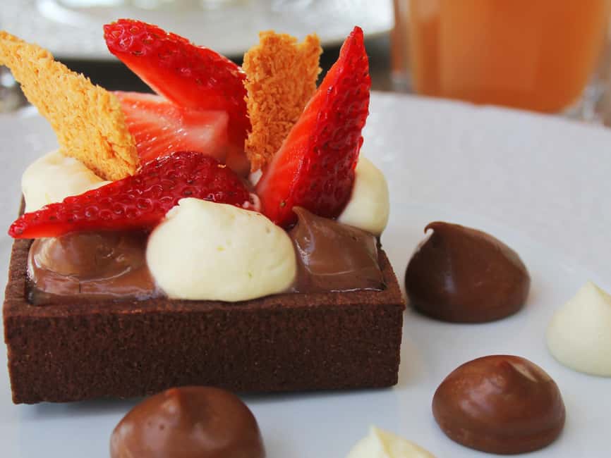 Paris: 1-Hour Sightseeing Cruise and 3-Course Bistro Dinner - Getting On the Boat: Bateaux Parisiens and a Smooth Boarding Flow