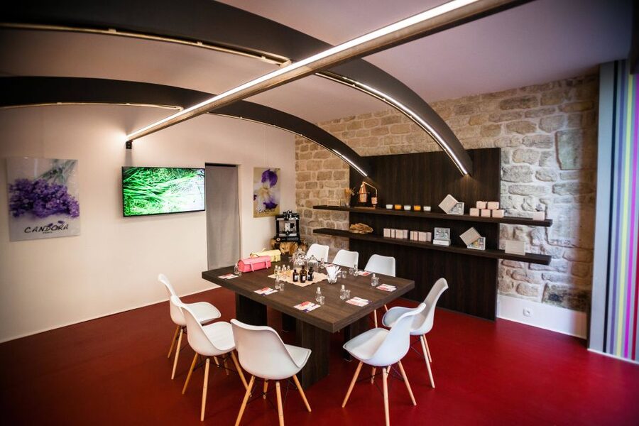 Paris: 2-Hour Perfume Creation Workshop - From 26 fragrance options to your 2- or 3-scent formula