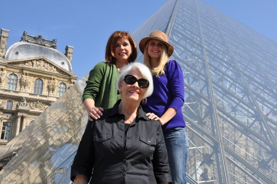 Paris 2-Hour Private Walking Tour with a Photographer - Bridges Add Drama: From Place de la Concorde to Pont Alexandre III