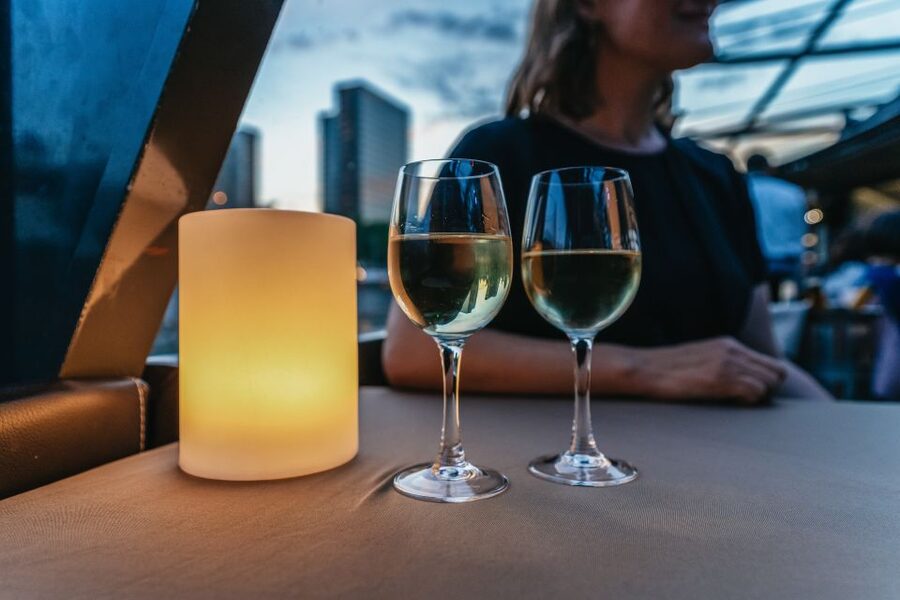 Paris: 3-Course-Dinner Cruise on the Seine with live music - What You’ll Eat: à-la-carte 3 Courses, Champagne Touches, and Wine