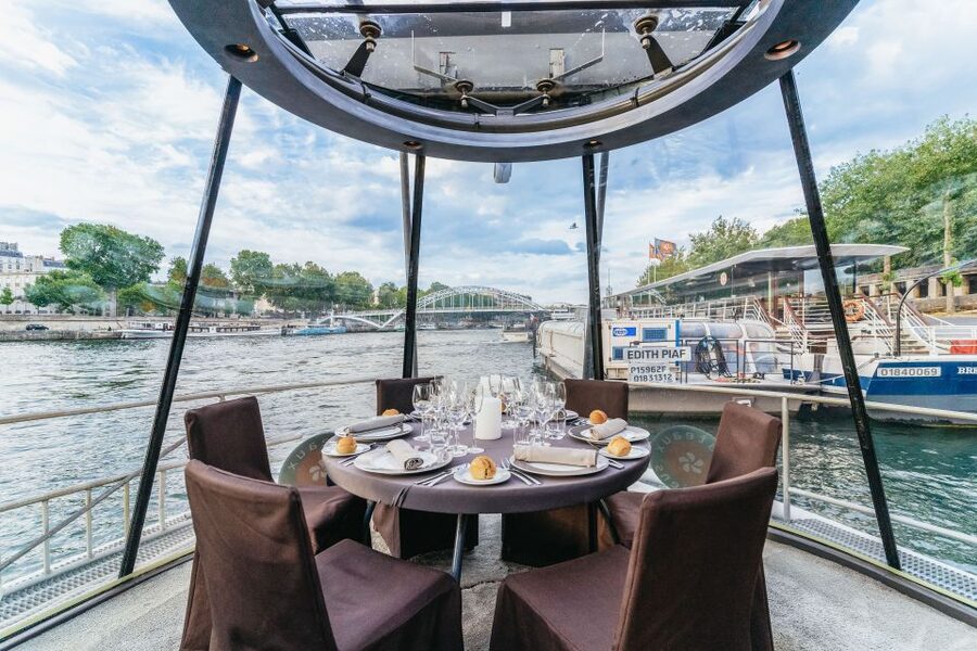 Paris: 3-Course-Dinner Cruise on the Seine with live music - Eiffel Tower Departure: Port de la Bourdonnais and Getting Good Moments