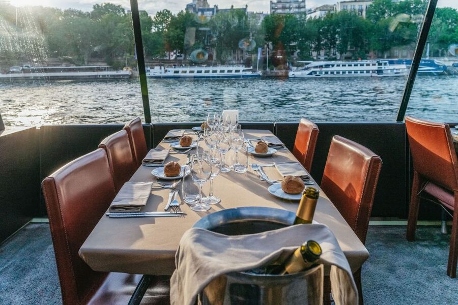 Paris: 3-Course-Dinner Cruise on the Seine with live music - Price and Value: What You’re Really Paying For