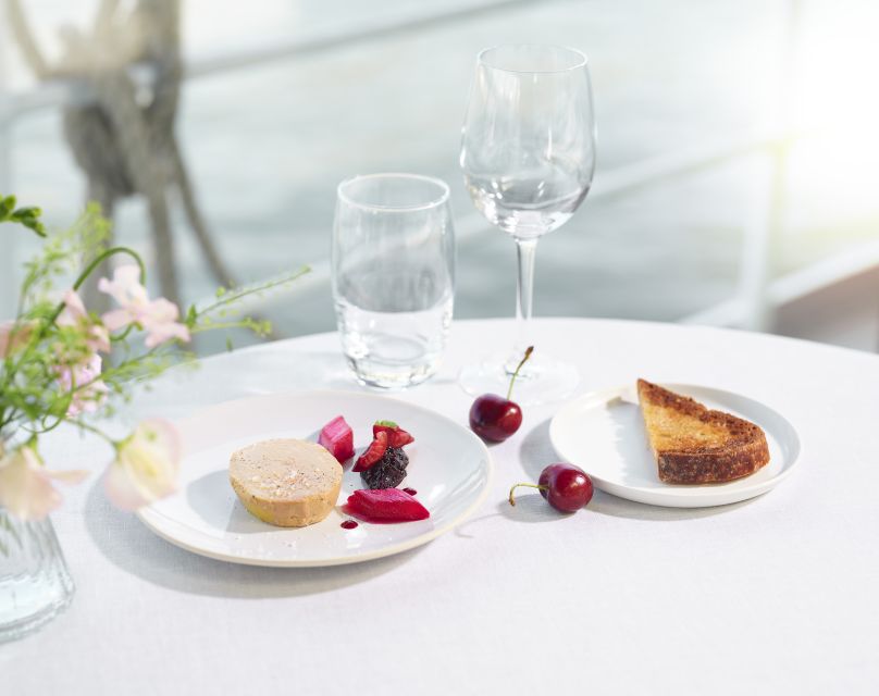 Paris: 3-Course-Dinner Cruise with Wine on the Seine River - 75 Minutes on the Seine at Twilight: Why the Timing Works