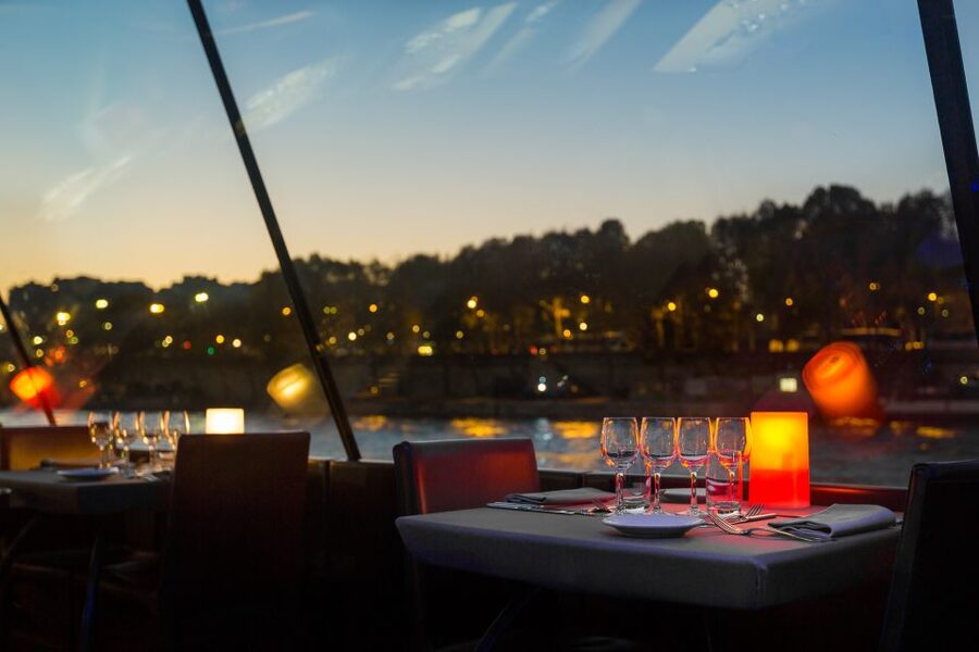 Paris: 3-Course-Dinner Cruise with Wine on the Seine River - Dress Code, Sport Shoes, and Vegetarian Requests You Should Plan