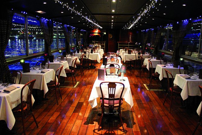 Paris 3-Course Gourmet Dinner and Sightseeing Seine River Cruise - Window seating, crowded tables, and staying comfortable