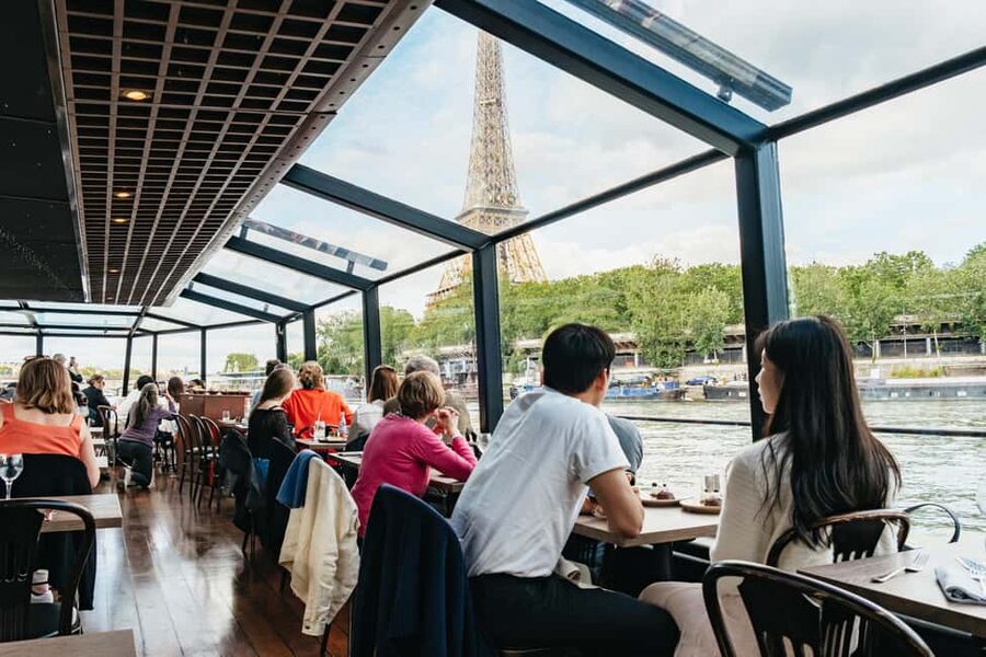 Paris : 3-Course Gourmet Dinner Cruise on Seine River - Service, Live Singing, and How Comfortable It Really Feels