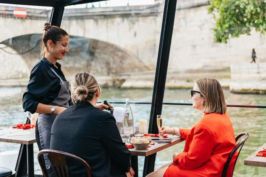 Paris : 3-Course Gourmet Dinner Cruise on Seine River - Value Check: Is the $100 Ticket Worth It?