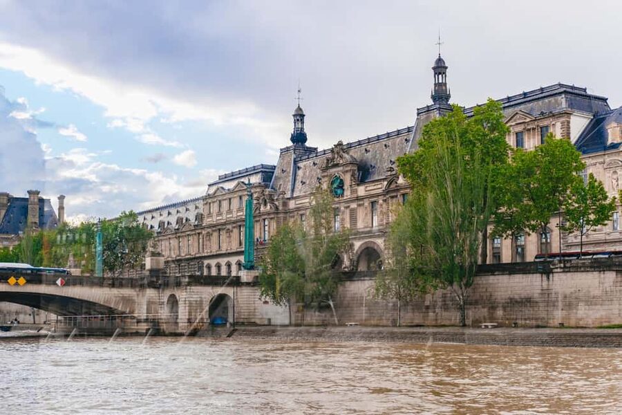 Paris: 3-Course Italian Meal Seine Cruise - Seating, terrace access, and the comfort level reality check