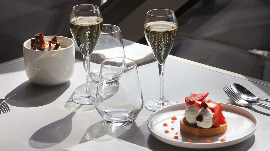 Paris: 3-Course Lunch at Eiffel Tower's Madame Brasserie - What it feels like in a small group