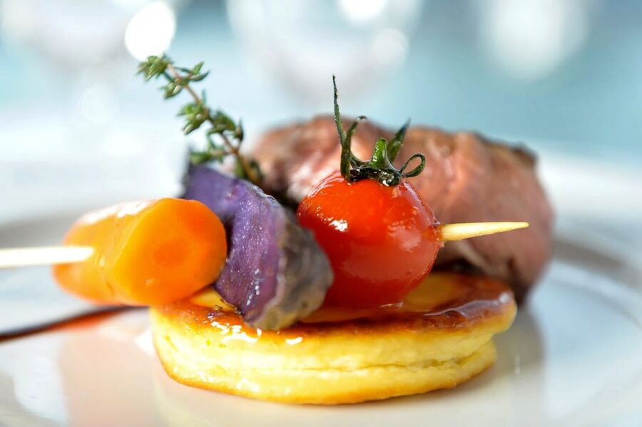 Paris: 3-Course Lunch Cruise on the River Seine - Service and atmosphere: where the cruise earns its 4.3 rating