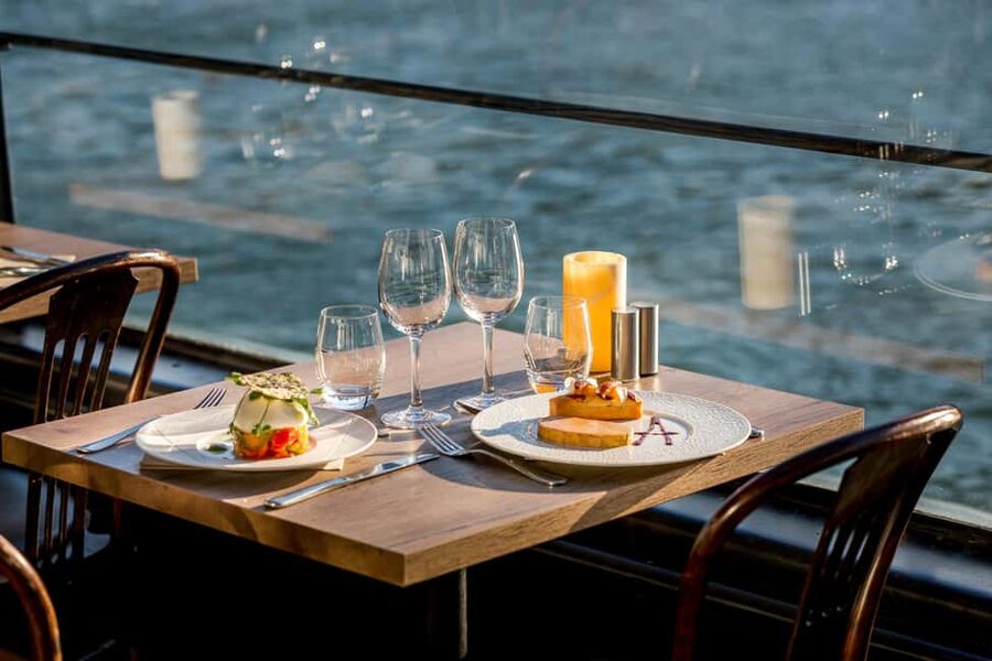 Paris: 3-Course Lunch Cruise on the River Seine - Port Solférino check-in and how to get the best view