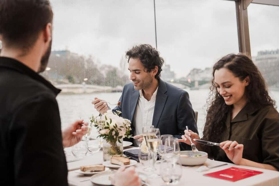 Paris: 4-Course Dinner Cruise on Seine River with Live Music - Eiffel Tower sparkle: the one stop you will remember
