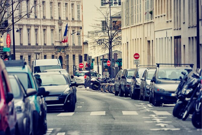 Paris Airport Private Transfer to City Center - How the pickup works at the airport arrival gate