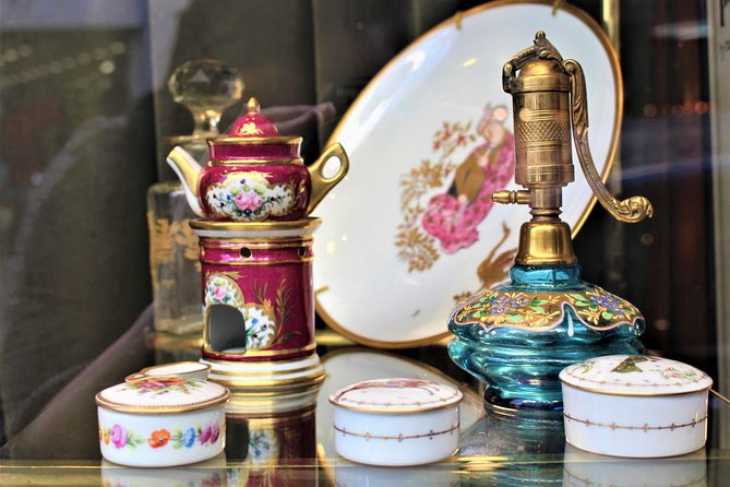 Paris Antiques Market Insider's Tour in Extra-Small Group - How the Small-Group Size Changes the Whole Experience