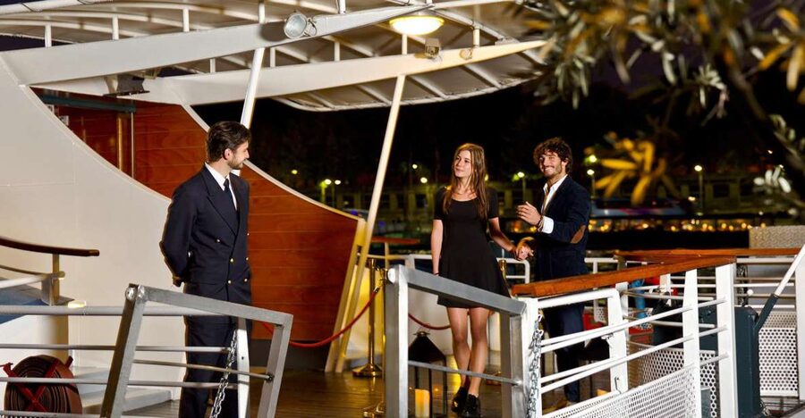 Paris: Bastille Day Dinner Cruise on the Seine River - The 2-hour route: Eiffel Tower, Pont Neuf, and Notre Dame from the water