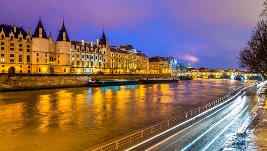 Paris: Bastille Day Dinner Cruise on the Seine River - Finding the Paris Seine boat by Musée d’Orsay