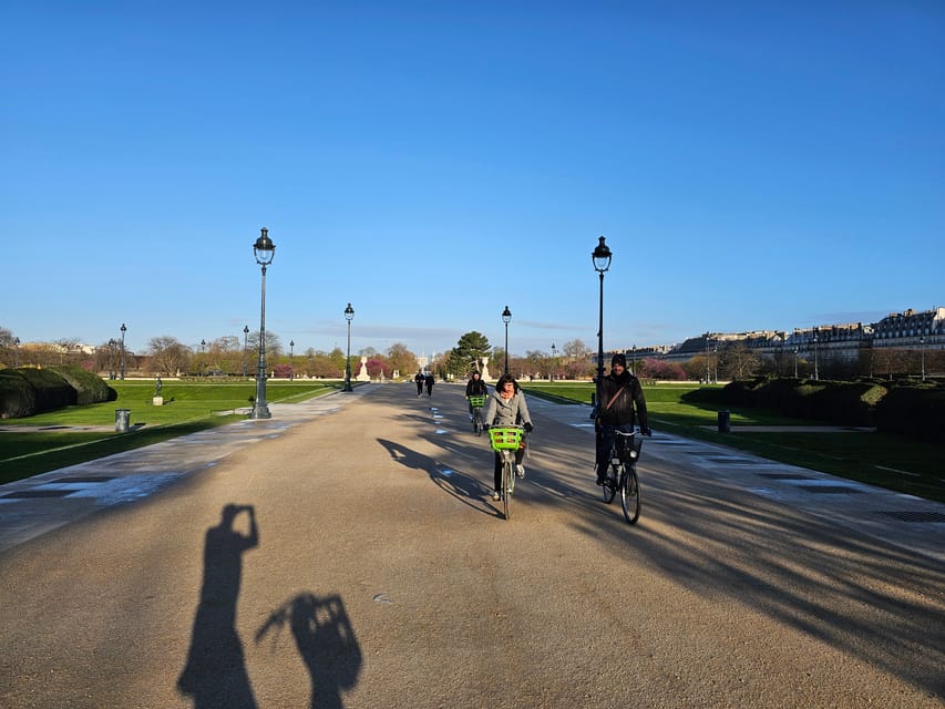 Paris Before the Crowds: Sunrise Bike Tour with Breakfast - Eiffel Tower Views Before the Tourist Herd Arrives