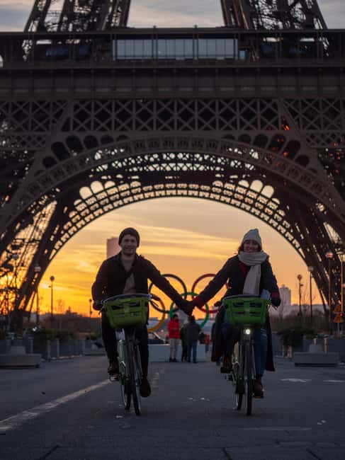 Paris Before the Crowds: Sunrise Bike Tour with Breakfast - Meeting in the Louvre Area and Getting Rolling