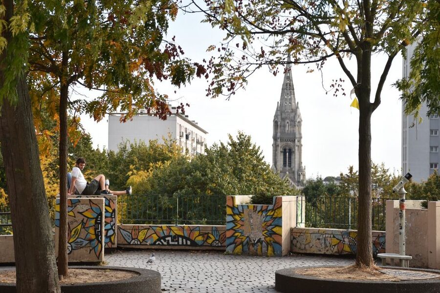 Paris: Belleville Street Art Tour with an Artist - Finding the Meeting Point at Aux Ours, and Why Being Early Matters