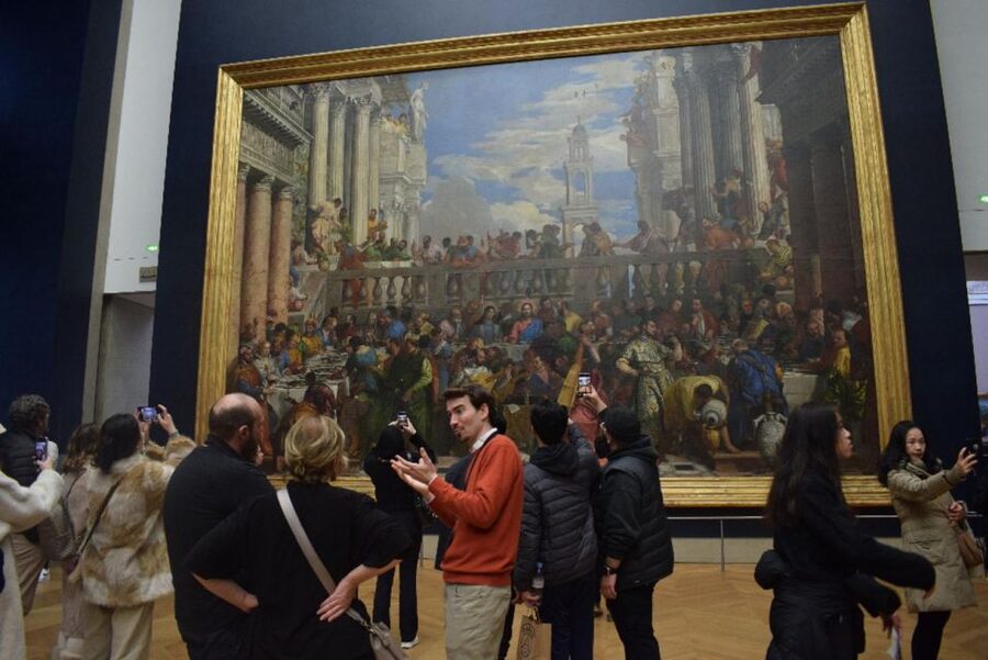 Paris: Best of the Louvre Guided Tour with Pre-booked Ticket - How the Guide Helps You Navigate the Museum Like a Local