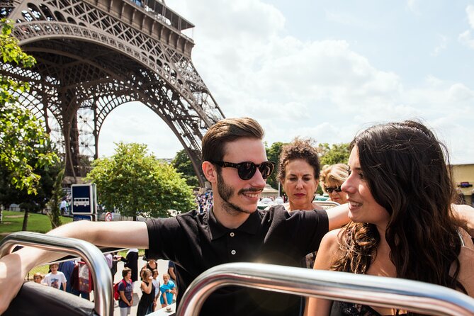 Paris Big Bus Hop-on Hop-off and Seine River Cruise - Louvre and Pont des Arts: start in the busiest, most photogenic zone