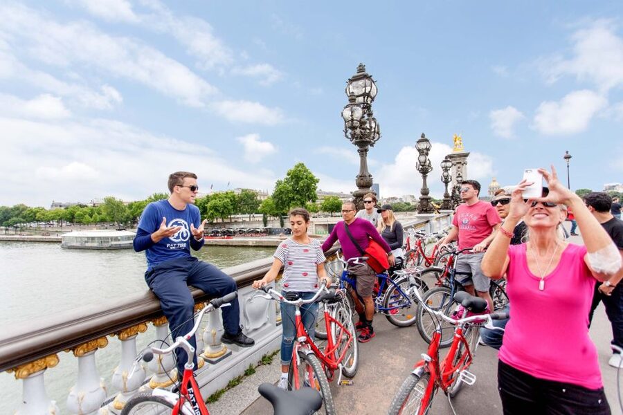 Paris Bike Tour: Eiffel Tower, Place de la Concorde & More - Meeting at Fat Tire Tours, then rolling out fast