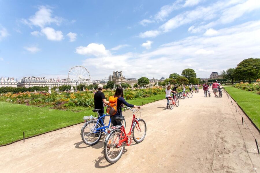 Paris Bike Tour: Eiffel Tower, Place de la Concorde & More - Eiffel Tower stop: why it’s worth slowing down