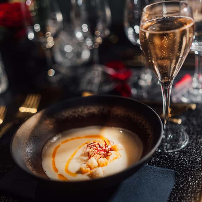 Paris: Bus Toqué Tour with 5-Course Dinner and Champagne - Price and value: is $143 per person worth it?