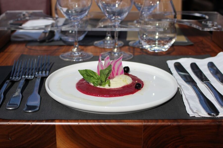 Paris: Bustronome Gourmet Lunch Tour on a Glass-Roof Bus - Service on wheels, with real staff and a bistro feel