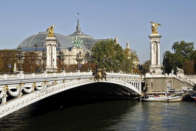Paris Capitaine Fracasse 3 Course Seine River Dinner Cruise - Seine views from Île aux Cygnes, and why it’s a good start