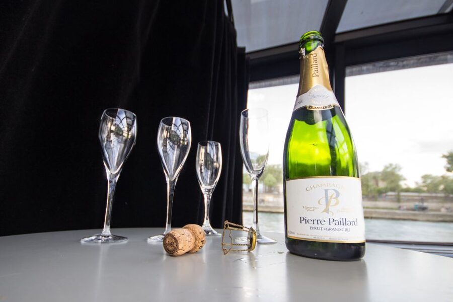 Paris: Champagne Tasting Cruise Departure from Eiffel Tower - Price and Value: Why $93 Feels Reasonable for the Experience