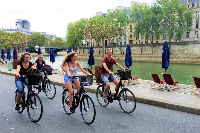 Paris: Charming Nooks and Crannies Bike Tour - City Hall to Saint Louis Island, with a steady ride rhythm