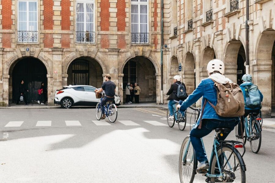 Paris: Charming Nooks and Crannies Bike Tour - How guides make or break a bike tour in Paris