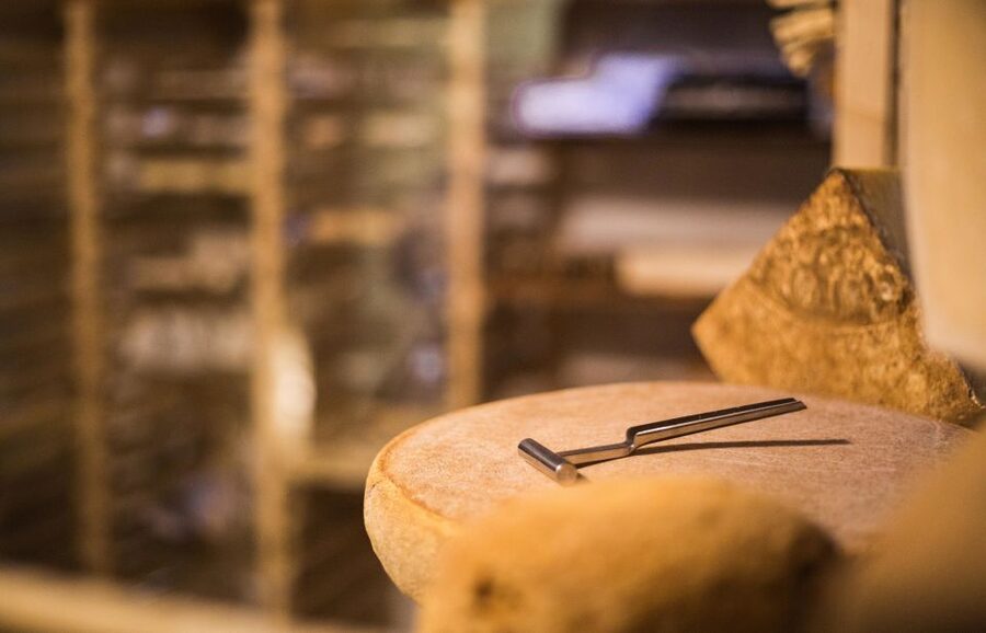 Paris: Cheese and Wine Class in a 17th Century Cellar - Finding the Musée Vivant du Fromage (and why the location matters)