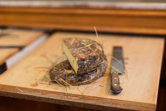 Paris Cheesemaking Workshop including Wine and Cheese Tasting with an Expert - From Musée Vivant du Fromage to a Real Workshop Kitchen