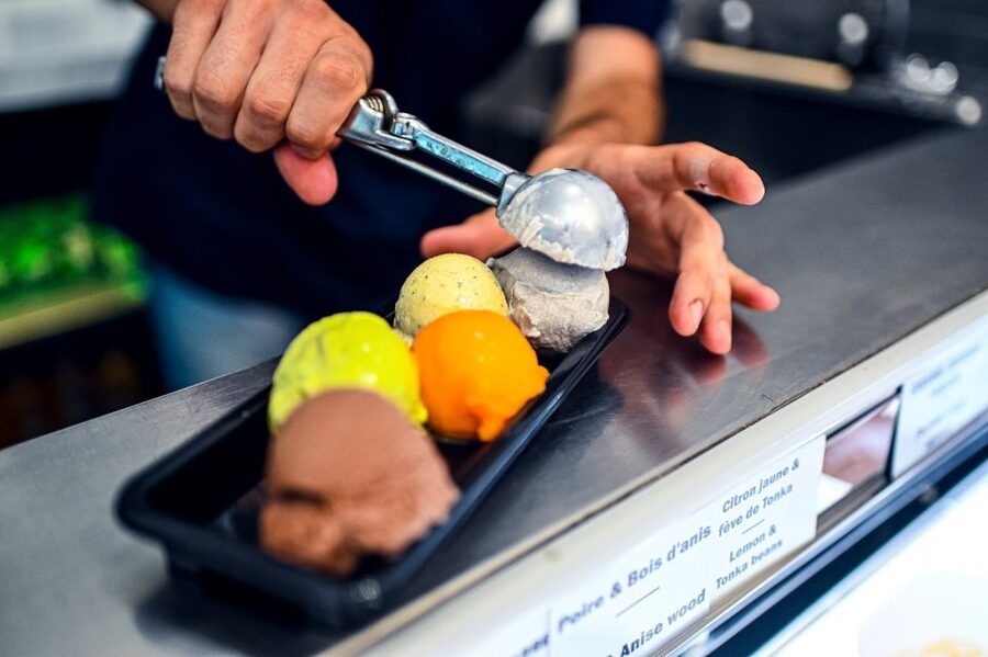 Paris: Chocolate and Pastry Tour with Tastings - Stop 1: Fluffy Meringue, The Sweet Warm-Up