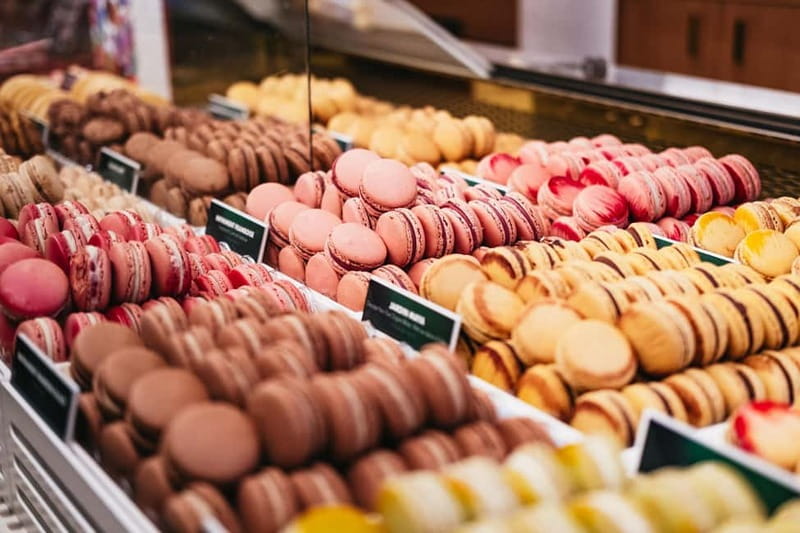 Paris: Chocolate & Patisserie Walking Tour with Tastings - Debauve & Gallais: where Paris chocolate starts to feel legendary