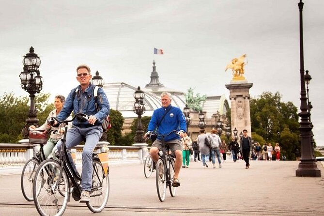 Paris: City Bike Tour on a Dutch Bike - Stop 1: Place Vendôme and the Napoleonic Column Moment