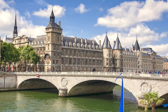 Paris City Center Free Walking Tour (Tip-Based) - Île de la Cité and Notre-Dame: The Core of Paris Starts Early