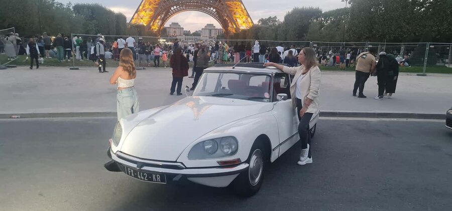 Paris: City Discovery Tour by Vintage Citroën DS Car - Photo Stops, Convertible Roof, and When Weather Matters