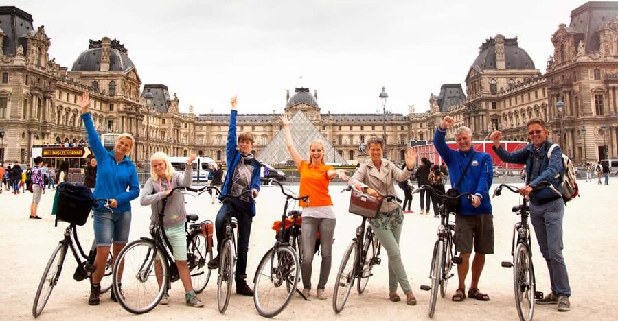 Paris: City Highlights Bike Tour - Place de la Concorde and the Champs-Élysées: wide boulevards, timed photos