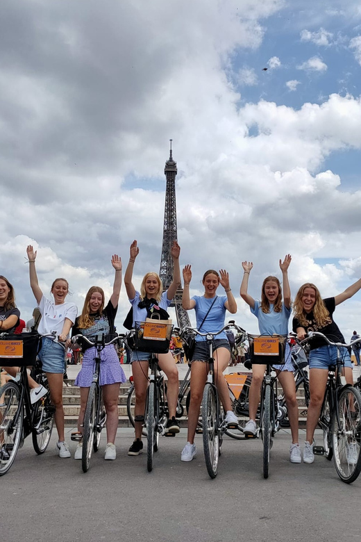 Paris: City Highlights Bike Tour - Hôtel de Ville to Île de la Cité: biking makes the city feel connected
