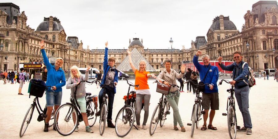 Paris: City Highlights Bike Tour - Safety, pacing, and choosing an E-bike without stress