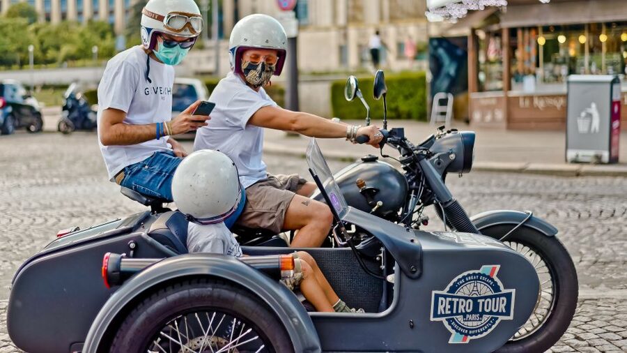 Paris: City Highlights Tour by Vintage Sidecar - Île de la Cité and Notre-Dame area: quick photos, big atmosphere