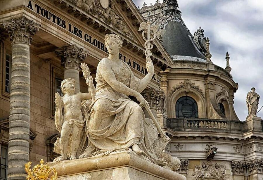Paris: City Pass – Eiffel, Louvre & 27+ Must-See Sights - Bike Through Paris Highlights, Plus Montmartre and Sacré Coeur Views