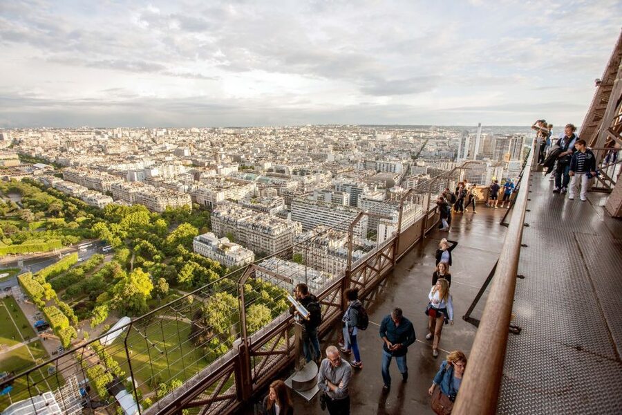Paris: City Tour by Bus with Eiffel Tower & Optional Summit - A night bus tour that actually works for short stays