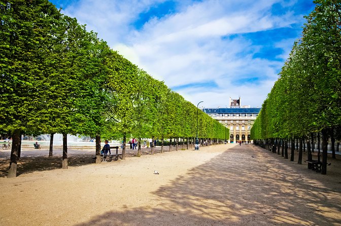 Paris City Tour by Coach with Sightseeing Seine River Cruise - Invalides, Napoleon’s tomb, and Pont Neuf for the classic centerline