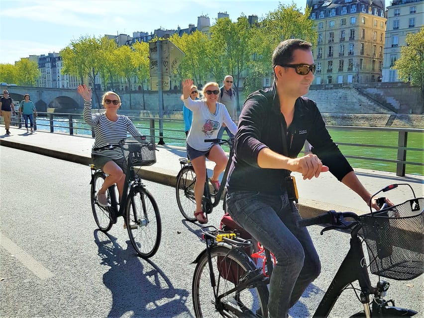 Paris: City Treasures Bike Tour - Louvre, Odéon, and Saint-Germain-des-Prés: trendy Paris with a guide’s filter