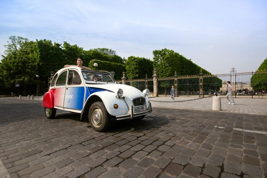 Paris: Classic Sites Tour by Vintage Citroen 2CV - Pickup, Private Format, and the Real Meaning of 2 Hours