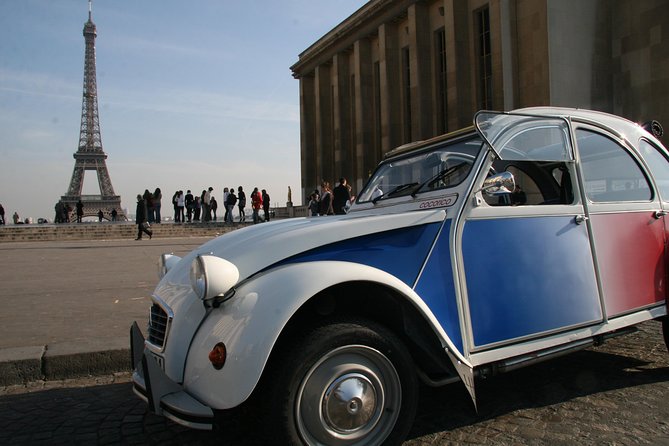 Paris Classic tour in 2CV - Champs Elysées and Arc de Triomphe: Seeing the City’s Big Stage